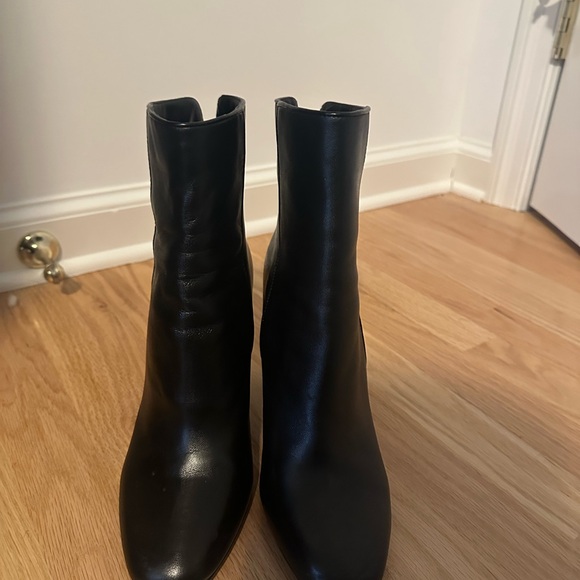 Aqua black ankle bootie size 10 barely worn with zip back - Picture 4 of 5